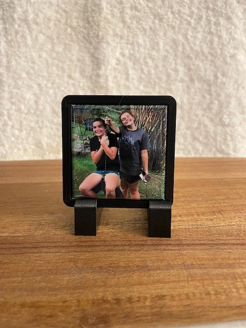 Photo magnet frame - holds 1 photo magnet